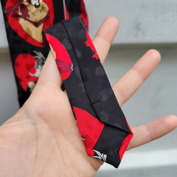 ❤️🩷❤️Vintage Looney Tunes 100% silk tie 1990s bugs bunny Taz Sylvester coyote - Picture 3 of 6